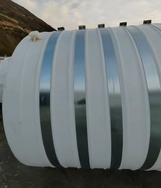 圆形拉萨塑料桶批量交付案例：结构稳定，适配多行业液体储运需求